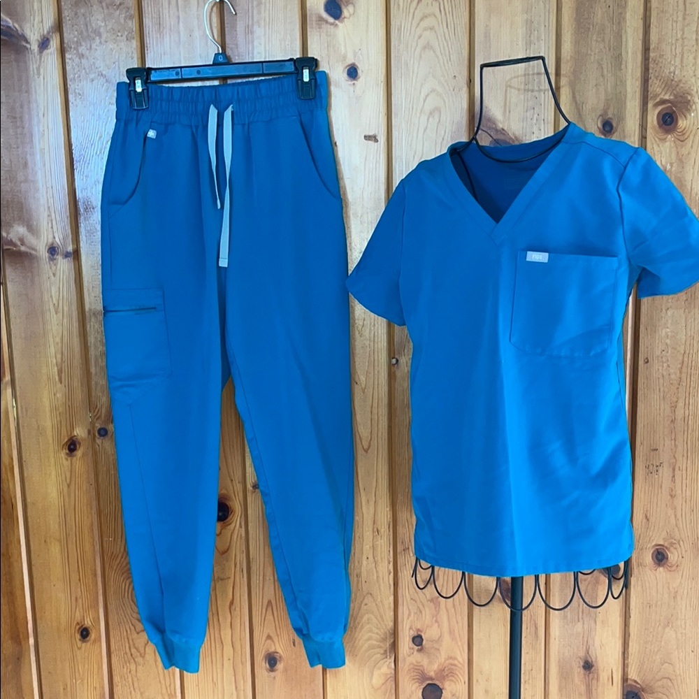 Blue fig Scrub Set with Zamora pants and caterinia scrub top XS/SM - Picture 2 of 13